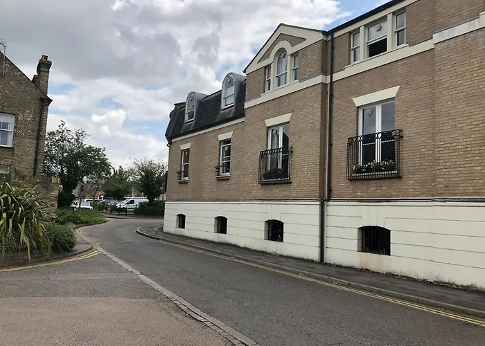 Adam And Eve Street Apartment
